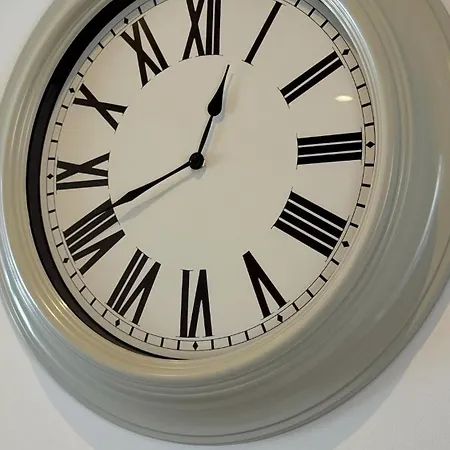 The Sandstone - 5 Min From Southmead Hospital شقة