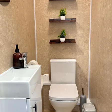 The Sandstone - 5 Min From Southmead Hospital شقة بريستول