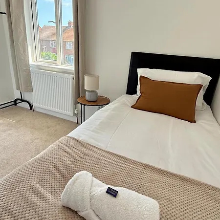 Апартаменты The Sandstone - 5 Min From Southmead Hospital